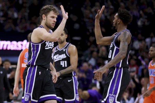 De Aaron Fox scores 41 points as Kings beat Thunder 128 123 AP News